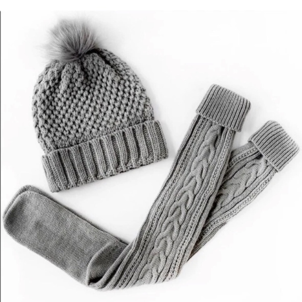 The Jet Set Jetset Diaries Gray Beanie & Sock Duo Set ~ Brand New!! ❤️